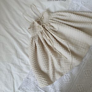 Sukienka Stella Midi dla dziewczynki w kolorze beżowym ze strukturalnej tkaniny Monbebe/ beige, 1-2 lata, 7-8 lata