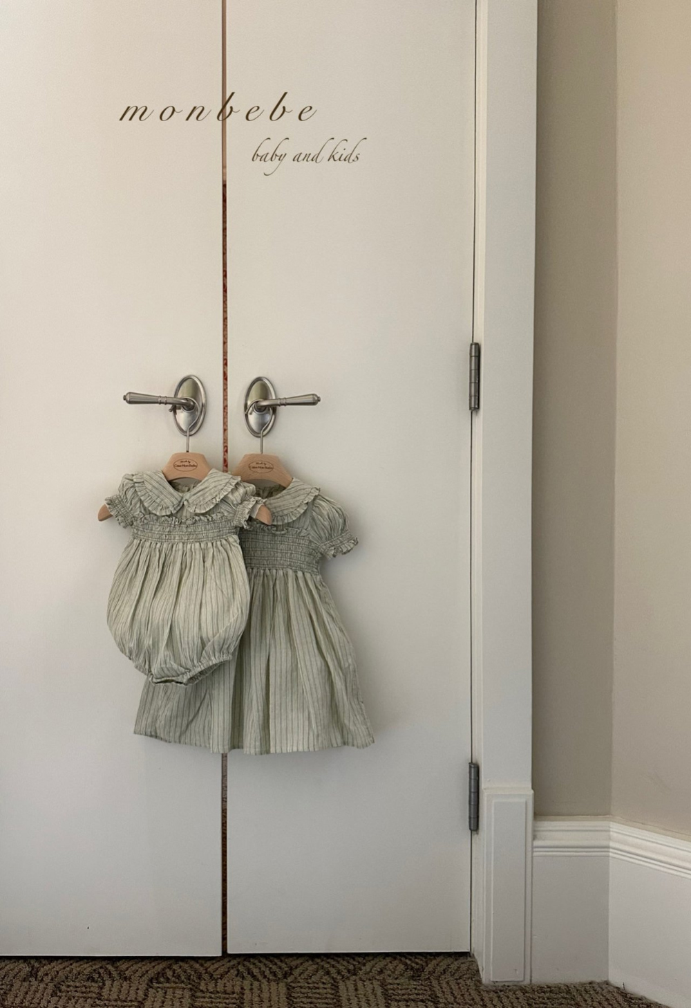 Pastelowa sukienka MILK dla dziewczynki 1-8 lat z kołnierzykiem Bebe marki Monbebe - obrazek 3