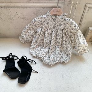 Kremowy rampers/ romper Mayo w stylu retro w kwiatowy print z certyfikowanej bawełny Monbebe ( od 3 do 12 miesięcy)