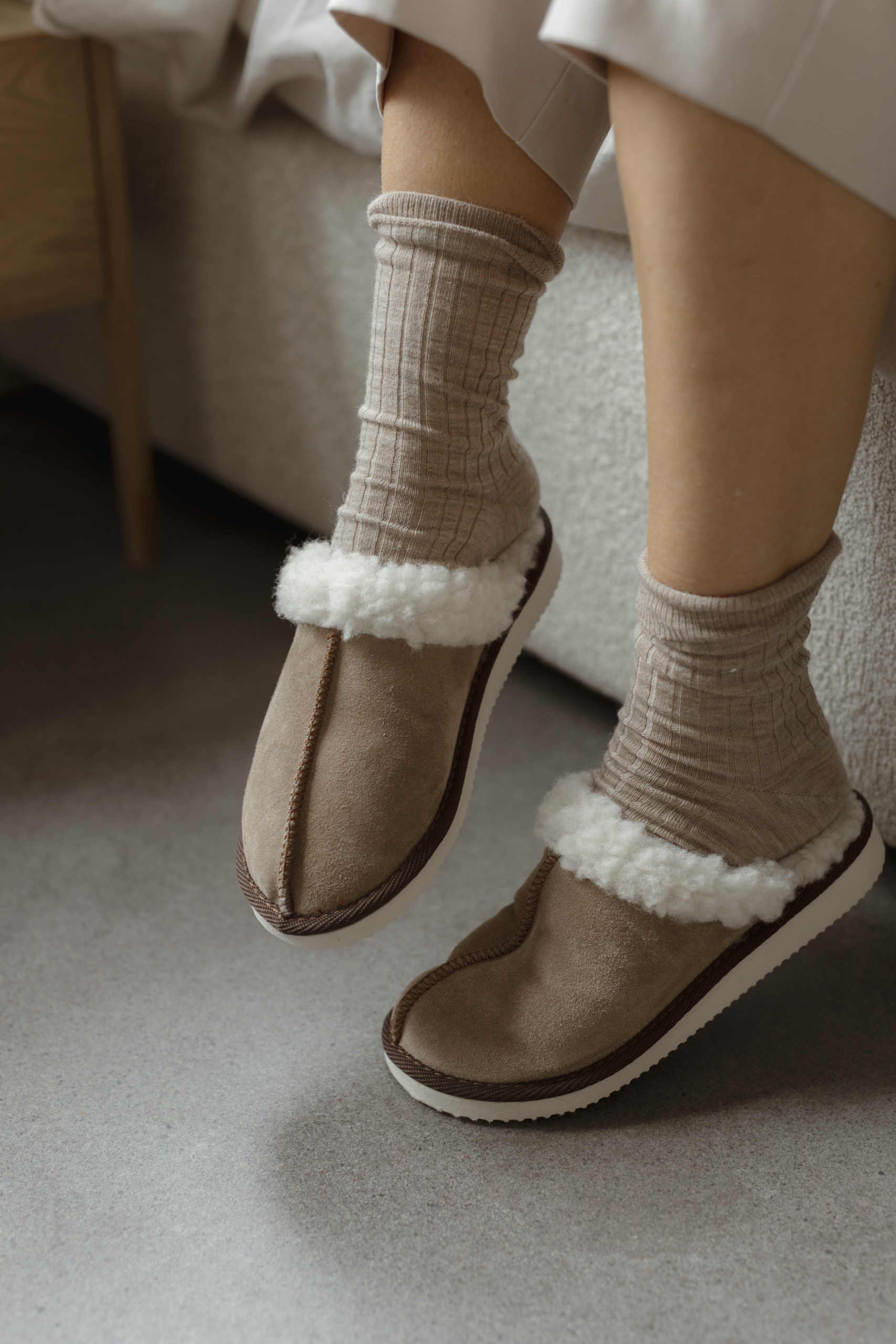 Kapcie damskie ze skórą i wełną merynosa, roz. 37-40 / Dear Sheep