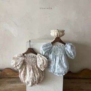 Rampers/ romper smocked dla dziewczynki Paint- The Lala w kolorze niebieskim