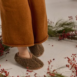 Naturalne kapcie/ bambosze dla dzieci w kolorze brązowym Alwero- 100% wełna, rozmiary 21-32