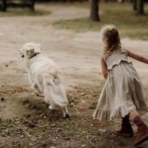 Beżowa w 100% lniana sukienka dla dziewczynki z marszczeniem/ ETTE Monbebe 1-8 lat