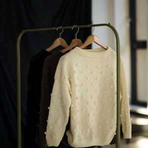 Ręcznie robiony SWETER damski z wełny merino w kolorze kremowym - Bubble CREAM