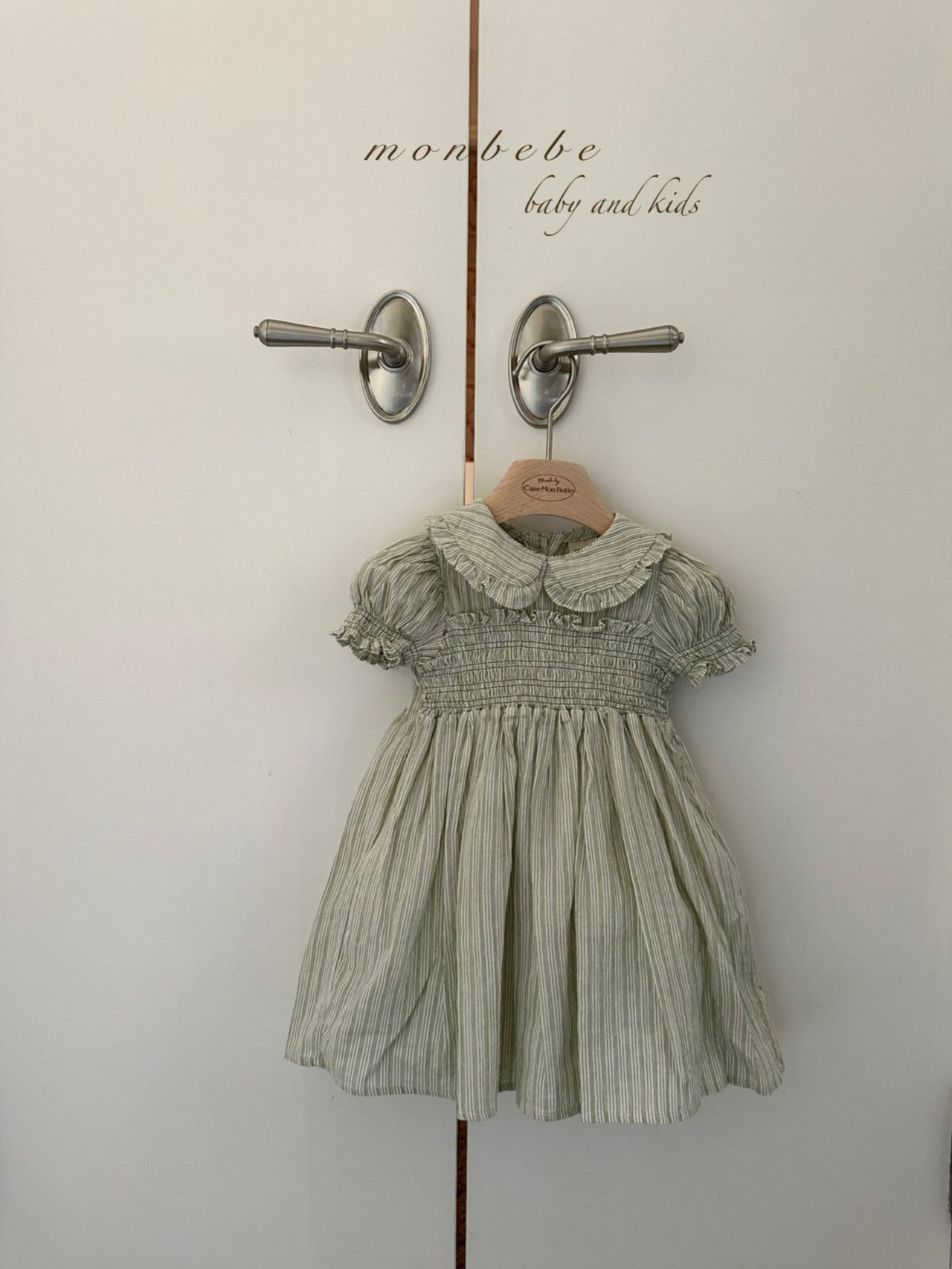 Pastelowa sukienka MILK dla dziewczynki 1-8 lat z kołnierzykiem Bebe marki Monbebe