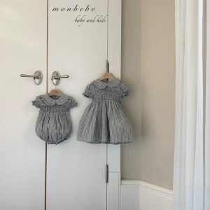 Rampers MILK dla małej dziewczynki na 62-92 cm w czarny prążek od Monbebe/ 100% bawełna