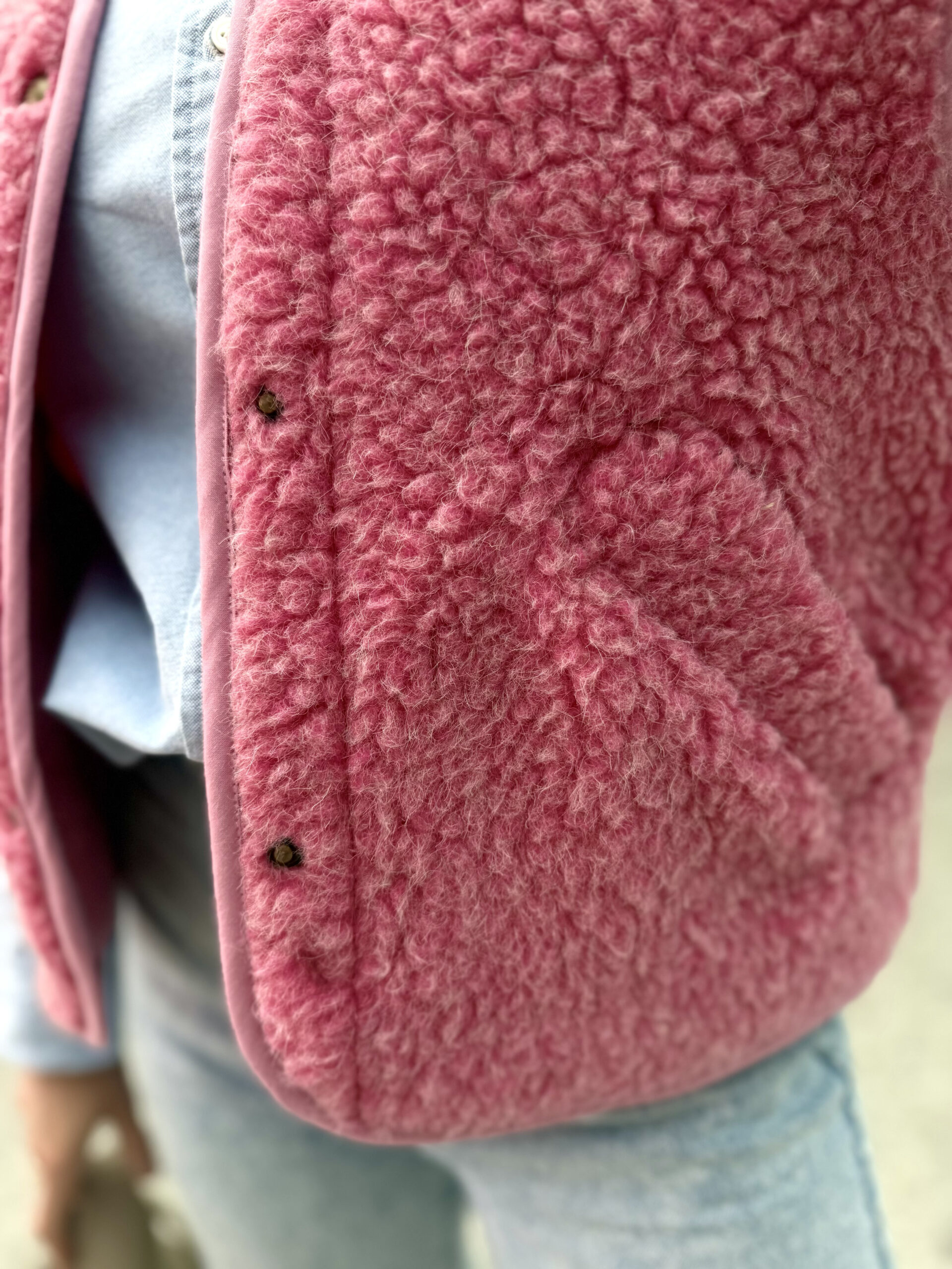 Wełniana kamizelka damska na napy z kieszeniami "FLOW", 100% MERINO, w kolorze Candy / róż XS-XL - obrazek 6