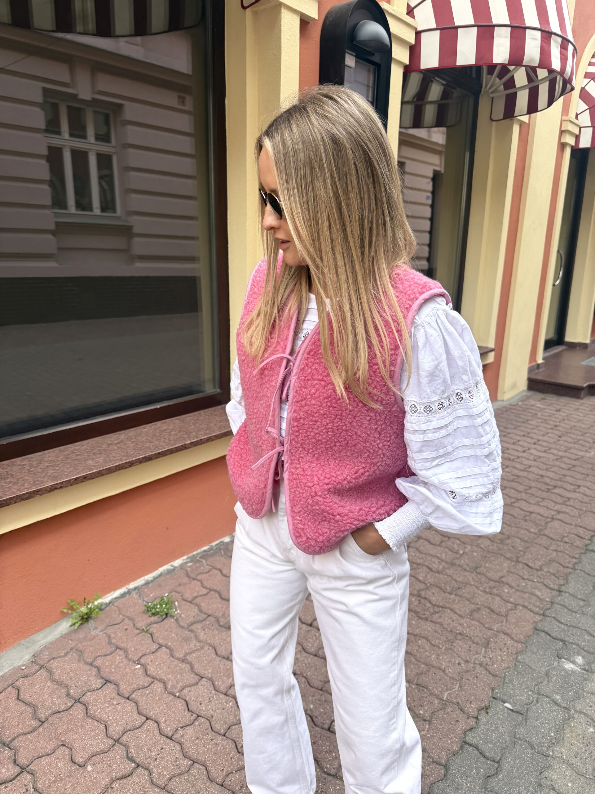 Wełniana kamizelka damska z wiązaniem "LILLY", 100% MERINO, w kolorze Candy / róż XS-XL - obrazek 2