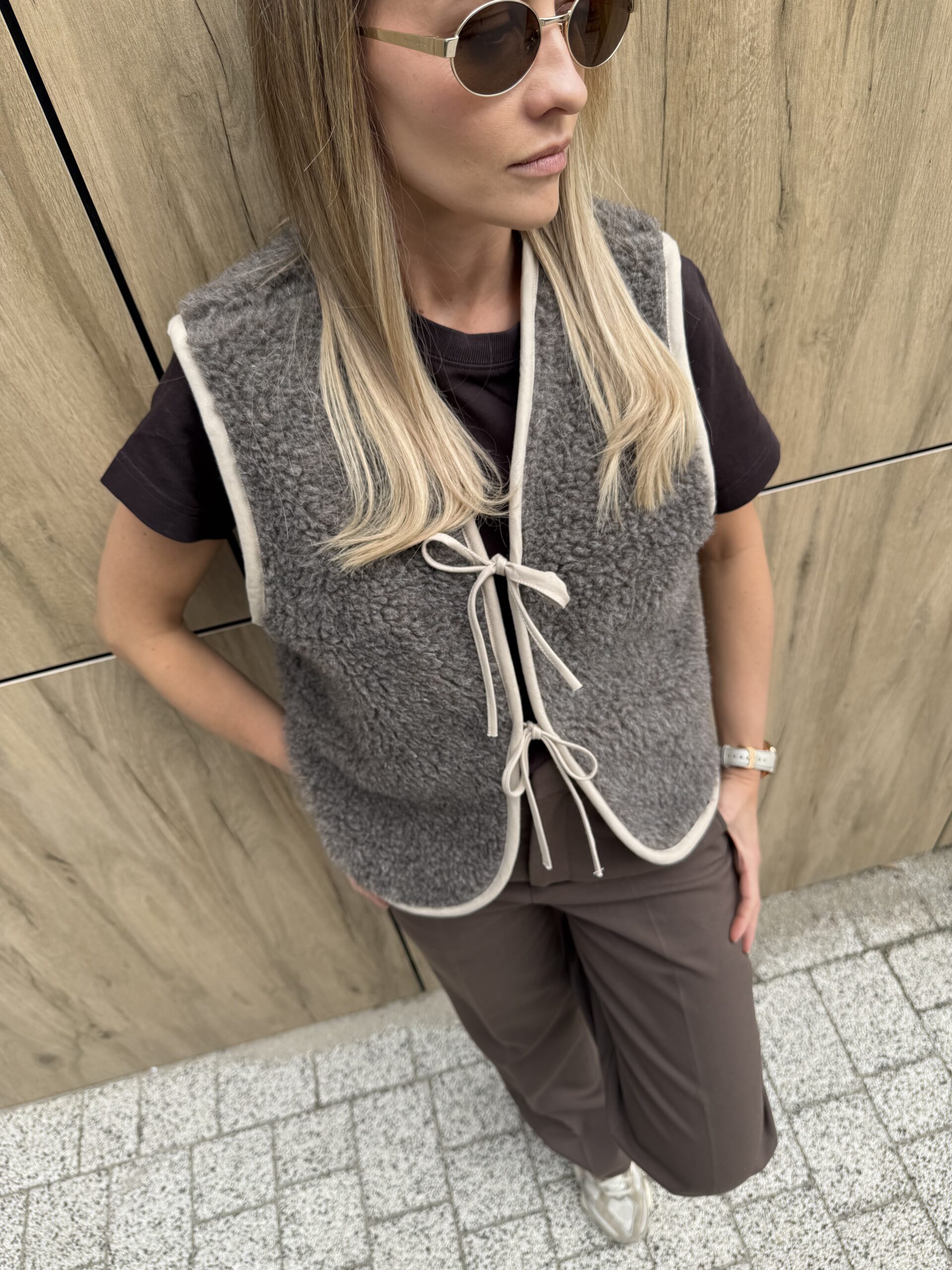 Wełniana kamizelka damska z wiązaniem „LILLY”, 100% MERINO, w kolorze Taupe XS-XL - obrazek 4