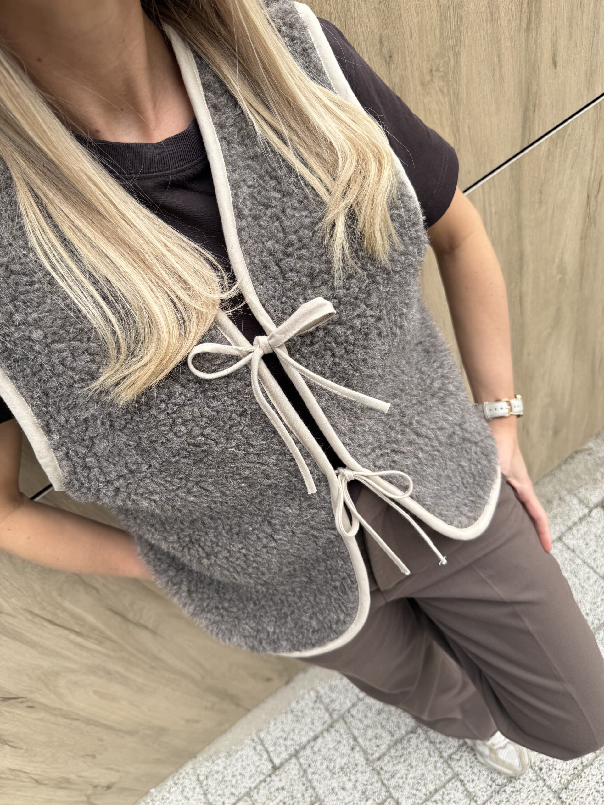 Wełniana kamizelka damska z wiązaniem „LILLY”, 100% MERINO, w kolorze Taupe XS-XL - obrazek 5